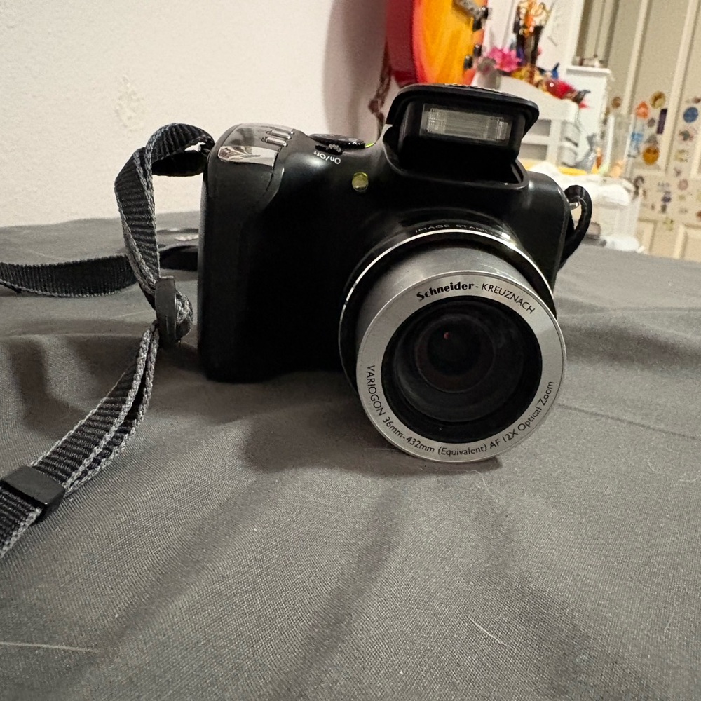 Schneider Black and Silver Digital Camera: KODAK EasyShare Z1712 IS